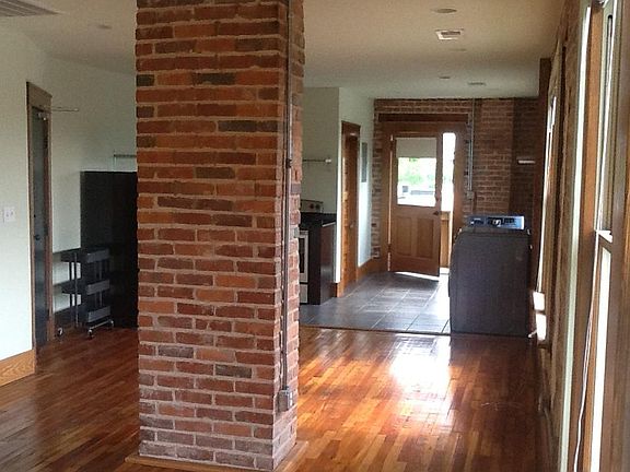 5th image of 203-1039 E 5th St #203