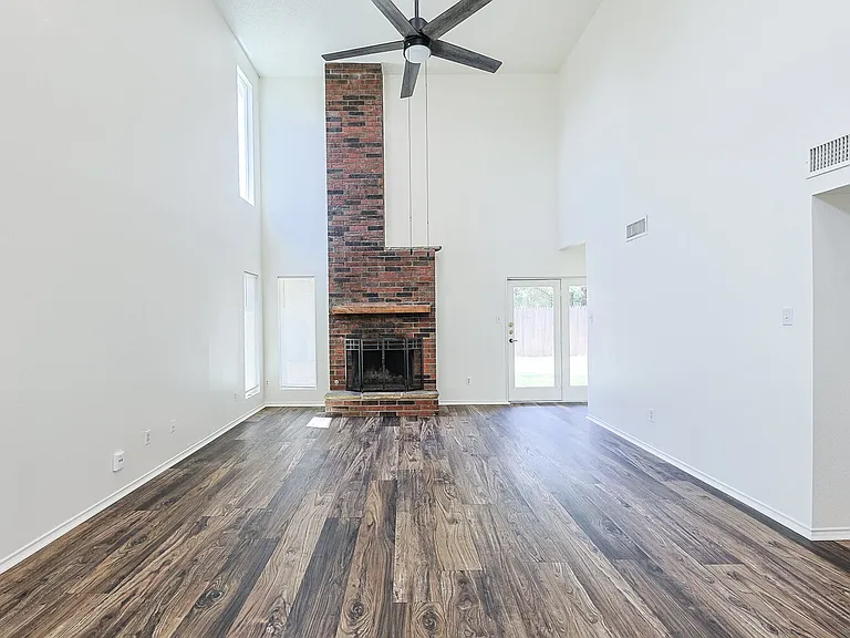 8308 Albany Ave — Photo 12