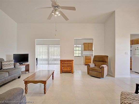 5th image of 2547 N Orangewood St