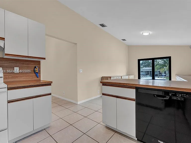 1406 NW 8th St — Photo 12