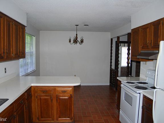 4th image of 15388 Woody Dr