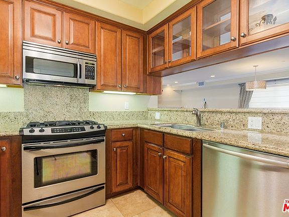 5th image of 1920 Malcolm Ave Unit 303