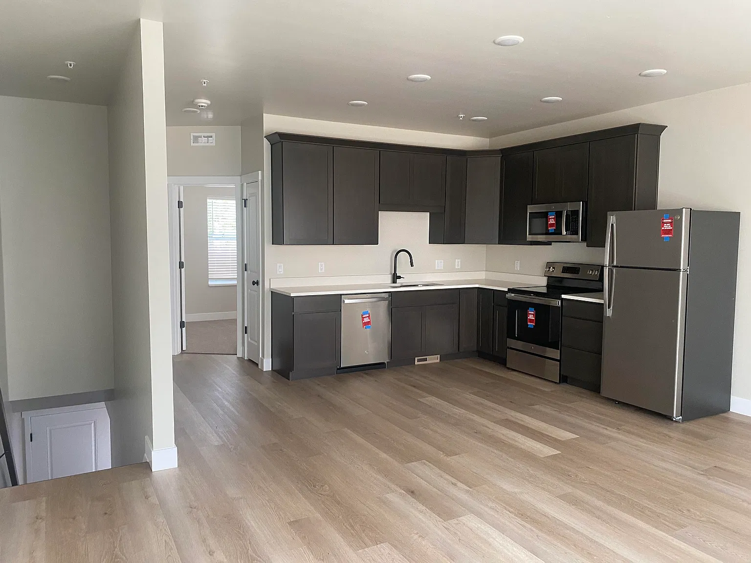 2 bed, 1000 sqft, $1,550 — Photo 4
