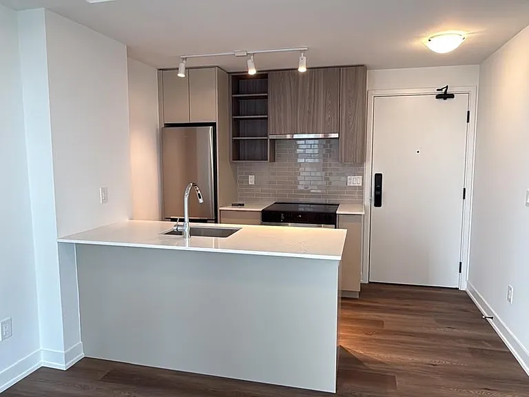 2075 Lakeshore Rd #1203 — Photo 4