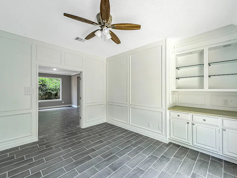 16011 Country Bend Rd — Photo 16