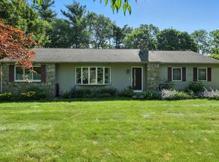 9 E Colonial Rd, Wilbraham, MA 01095