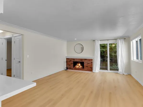 1752 NW 57th St APT 2, Seattle, WA 98107