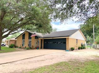 3302 Myatt Ln, El Campo, TX 77437