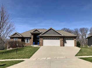 3007 Wind Ridge Ct, Coralville, IA 52241