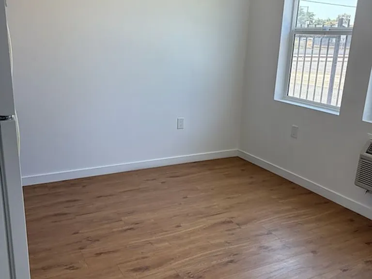 248 N 1st St #3 — Photo 2
