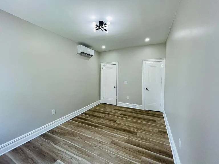Stunning Building 1bed/ 1bath unit available. — Photo 3