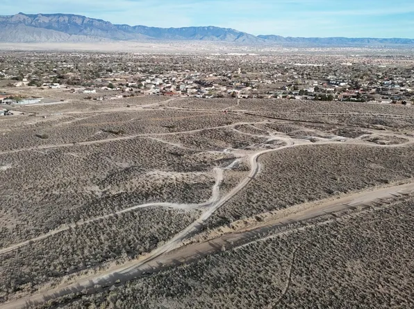 33 9th St NE, Rio Rancho, NM 87124