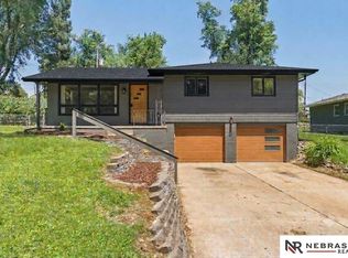 9212 Manderson St, Omaha, NE 68134