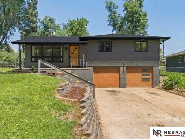 9212 Manderson St, Omaha, NE 68134