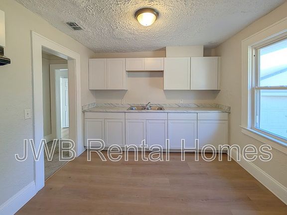 3rd image of 1730 Rowe Ave