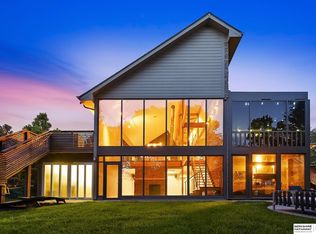 21428 Hickory St, Elkhorn, NE 68022