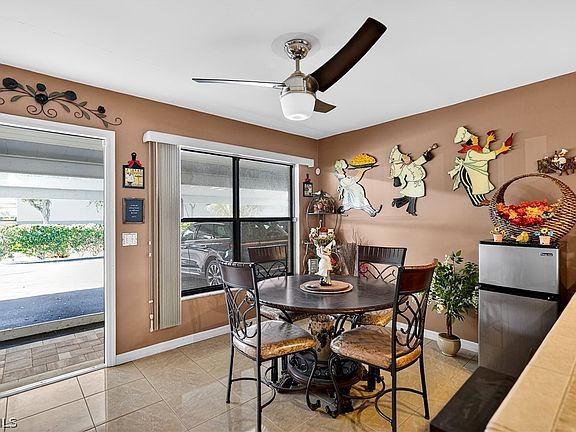 3rd image of 123 SW 47th Ter APT 102