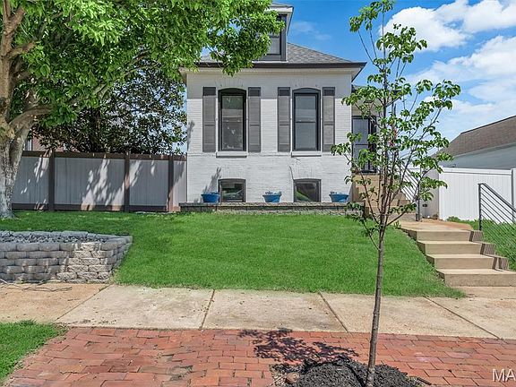 2nd image of 5621 Botanical Ave