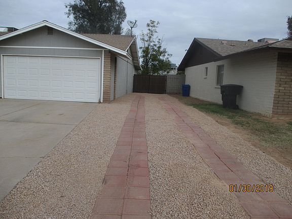 3rd image of 2434 E Jacinto Ave