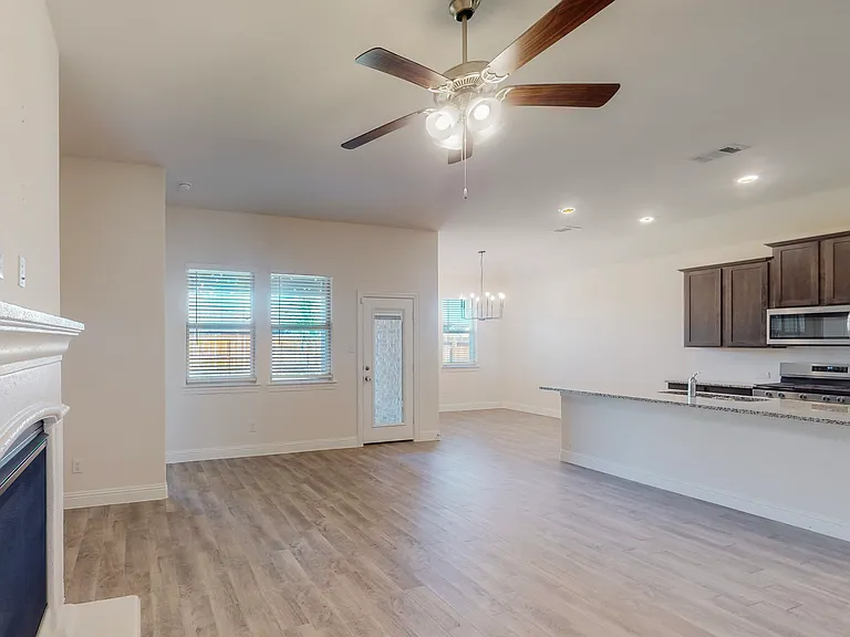 11029 Klondike Ln — Photo 7