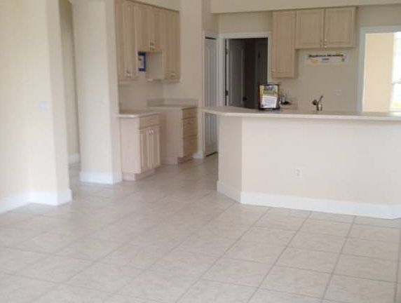 4th image of 1944 SW Autumnwood Way