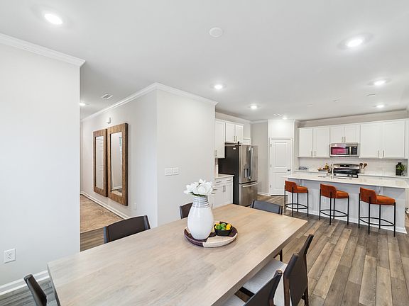 3rd image of 1001 Rosefinch Dr