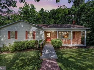 616 Lakeview Dr, Cross Junction, VA 22625