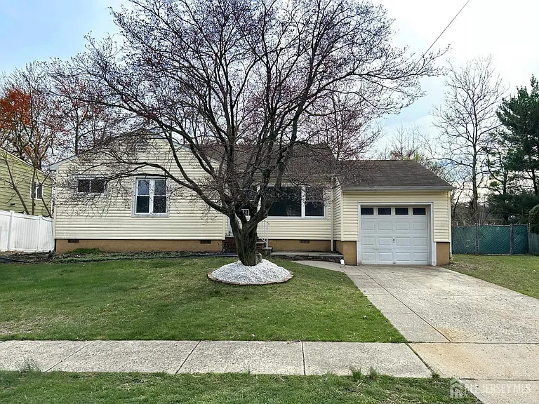 36 Arden St — Photo 1