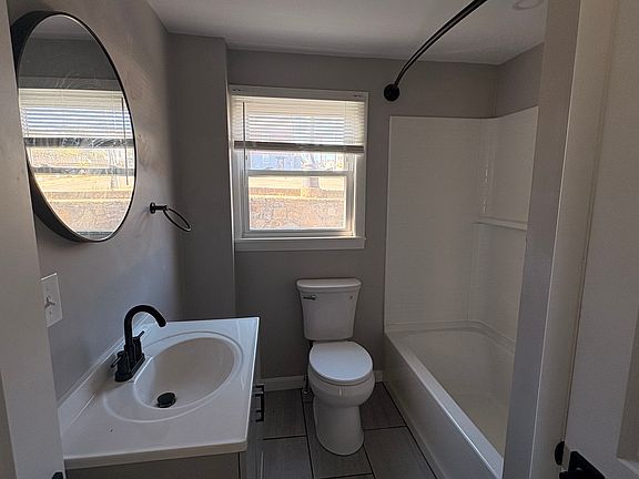 5th image of 18 Madeira Ave #1R