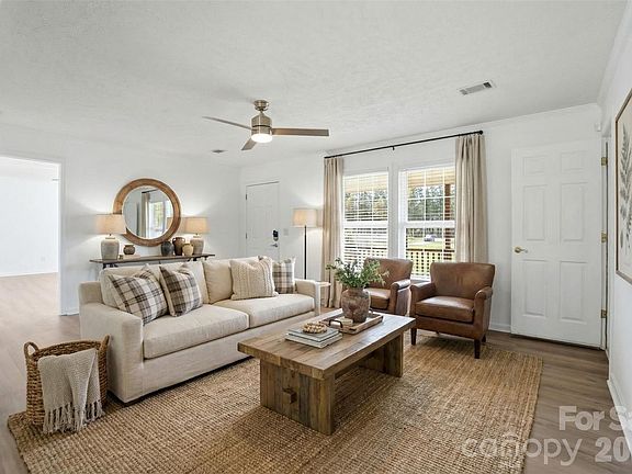 3rd image of 10810 Connell Rd