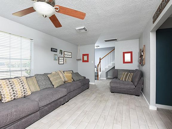 4th image of 104 Maple Leaf Dr
