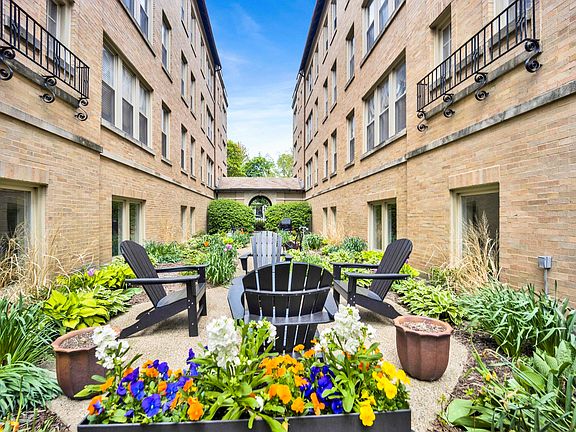 4th image of 1737 W Balmoral Ave APT 1A
