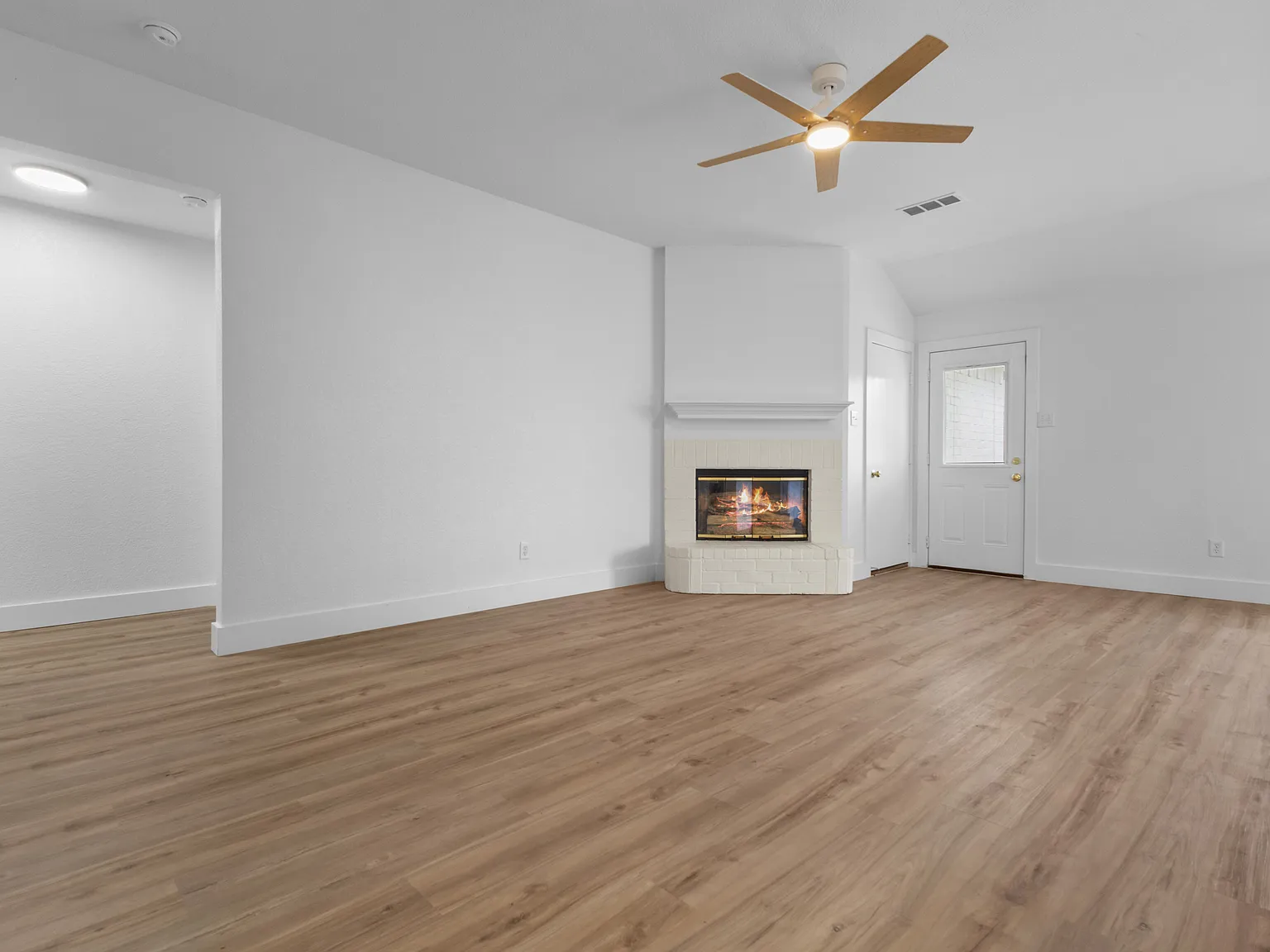 3 bed, 1332 sqft, $2,300 — Photo 1