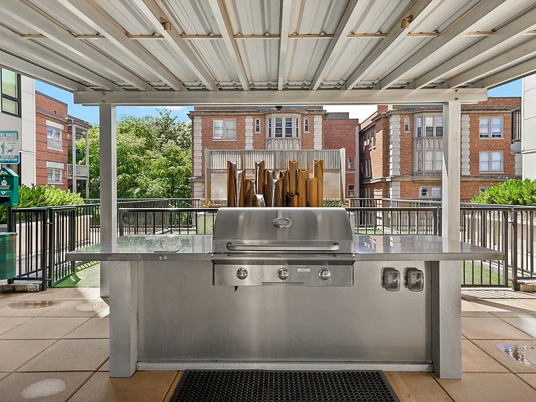 Stadium Apartments — Photo 24