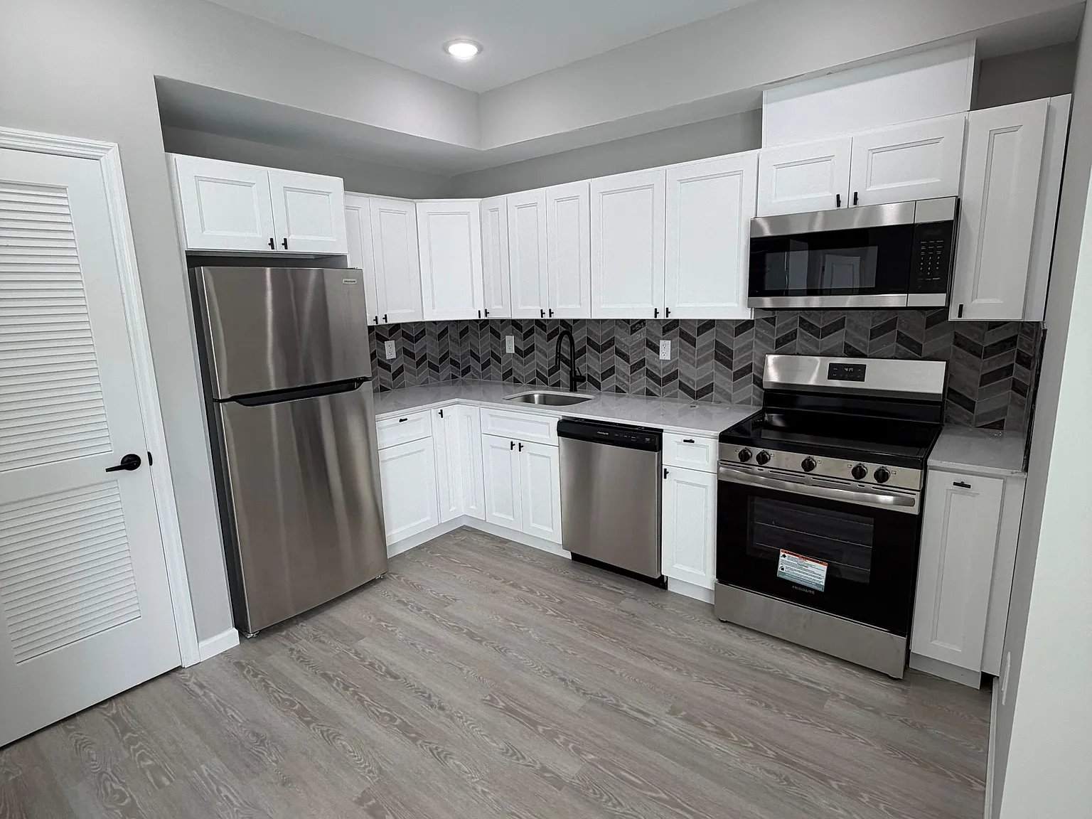 1 bed, $2,045 — Photo 3