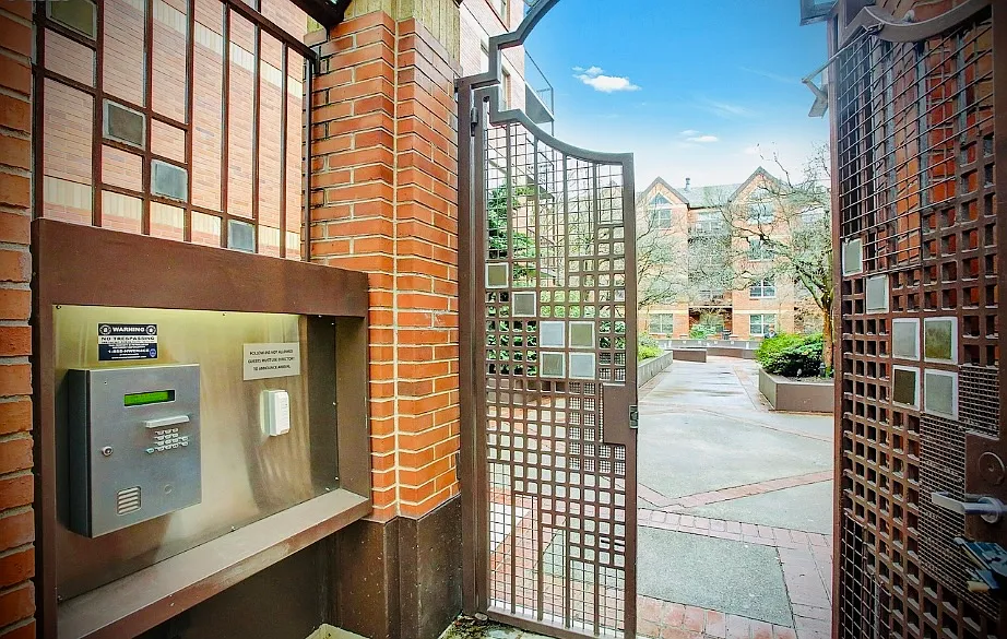 1500 SW Park Ave — Photo 2