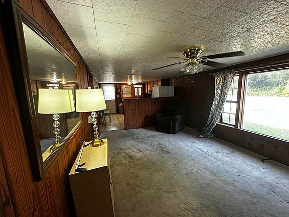4th image of 402 Church St