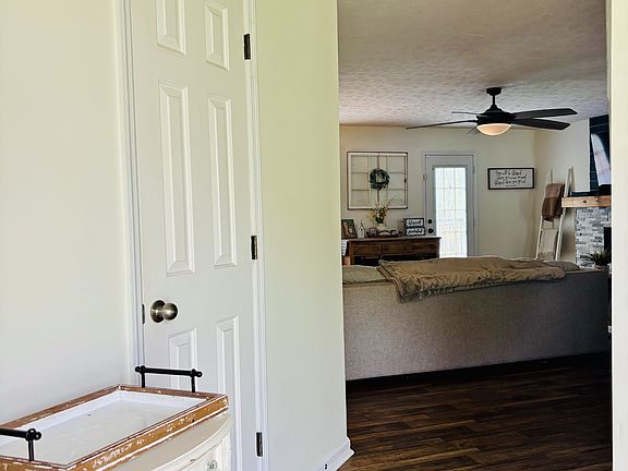 4th image of 125 Honeysuckle Dr
