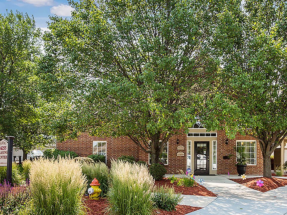 Leasing Office Exterior