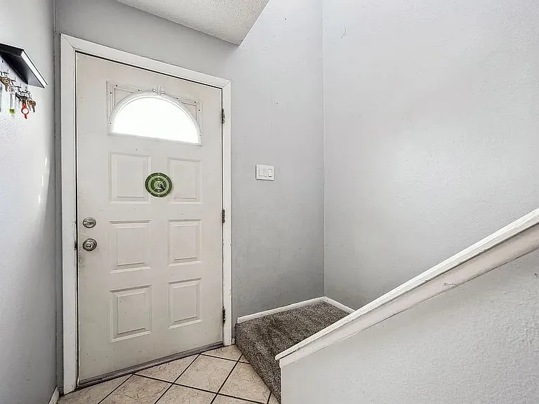 2567 Rainbow Dr #80 — Photo 2