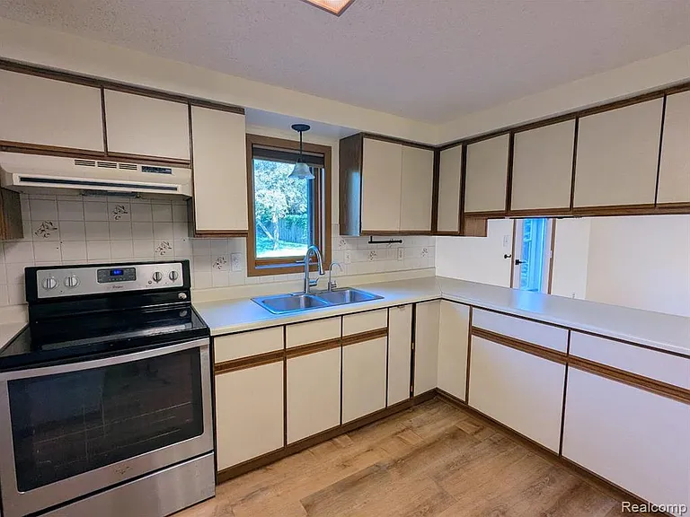 2316 Crescent Lake Rd — Photo 11