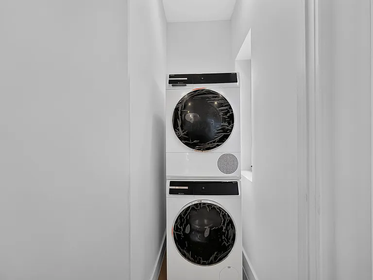 205 8th Ave #2R — Photo 5