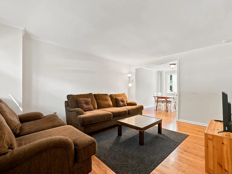 107 Plant Ave — Photo 7
