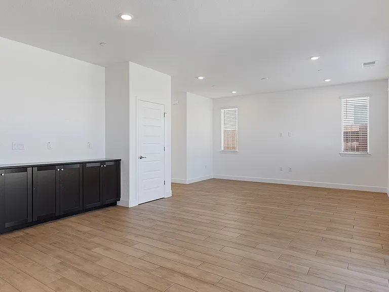 1072 Caraballo Dr — Photo 8