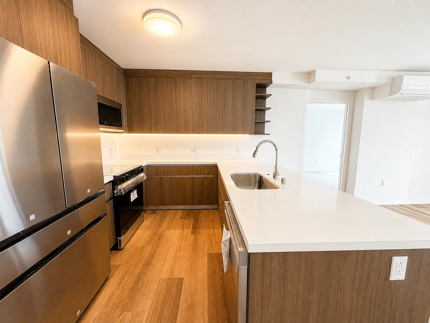 2 bed, 847 sqft, $4,150 — Photo 2