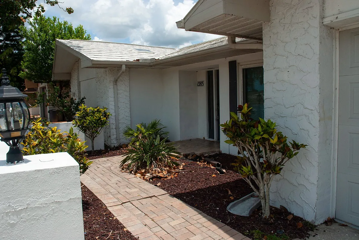 Photo 2 of 28 - 1283 S Disston Ave - Tarpon Springs, FL Building Photo - 1283 S Disston Ave