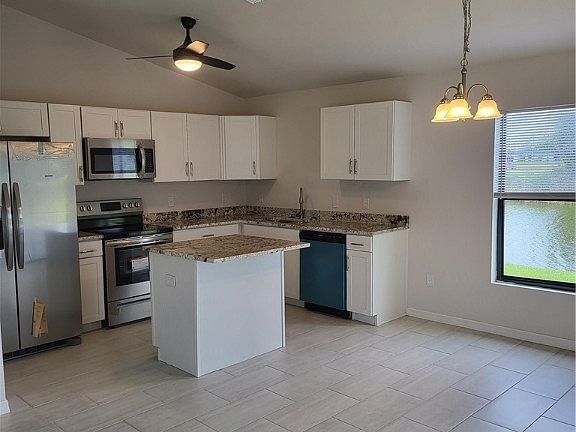 4th image of 1108 NE 6th Ave