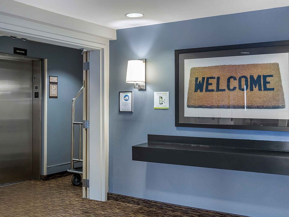 Lobby and Guest Check-in