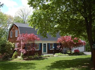 8 Ridgecrest Rd, Danbury, CT 06811