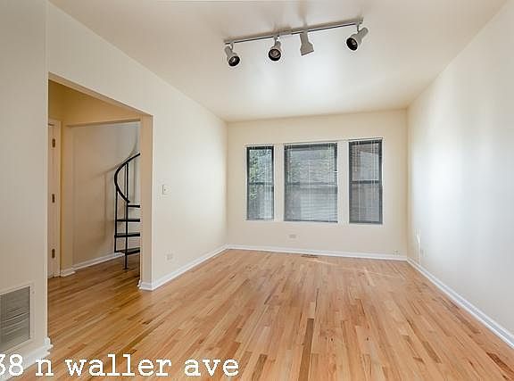 4th image of 938 N Waller Ave #1811
